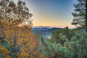 Crestline Cabin Mountain Views and Fire Pit!